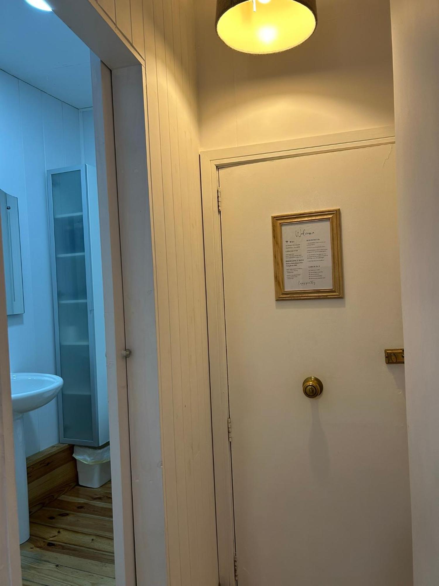 Engineer Lane House Hotel Гибралтар Екстериор снимка
