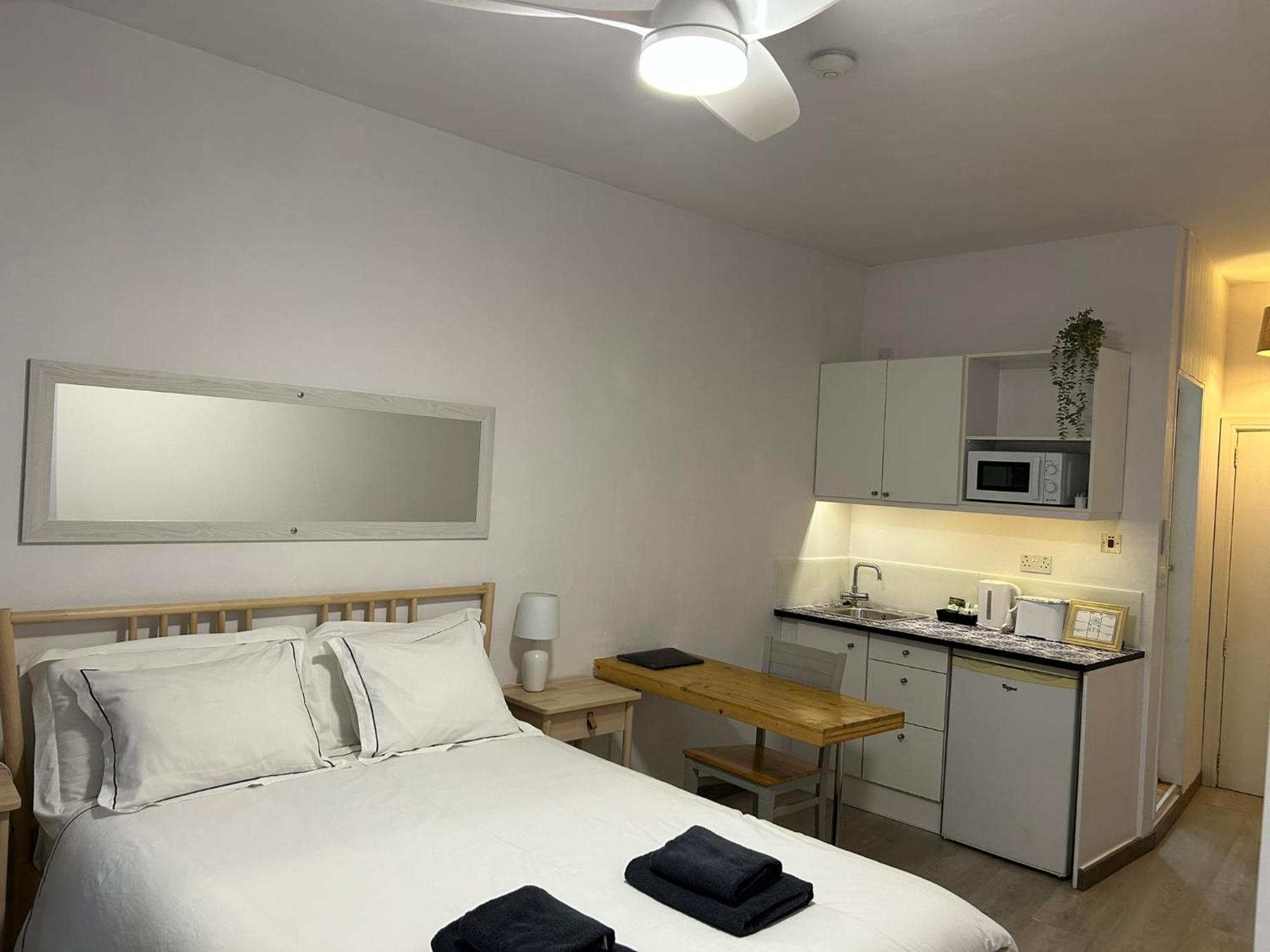 Engineer Lane House Hotel Гибралтар Екстериор снимка