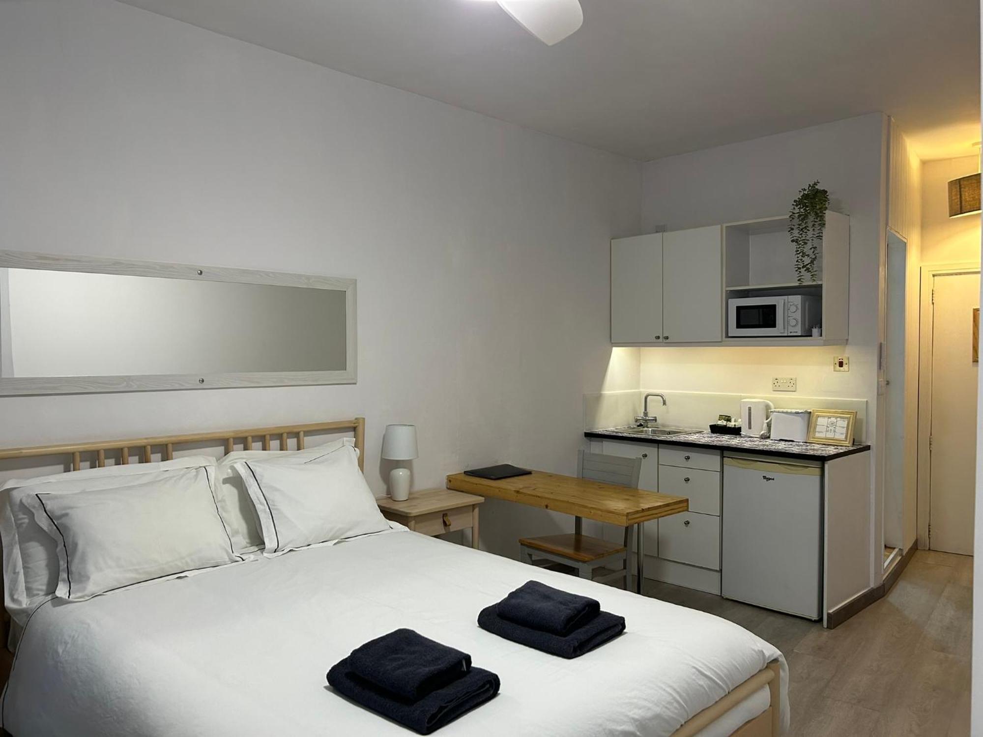 Engineer Lane House Hotel Гибралтар Екстериор снимка