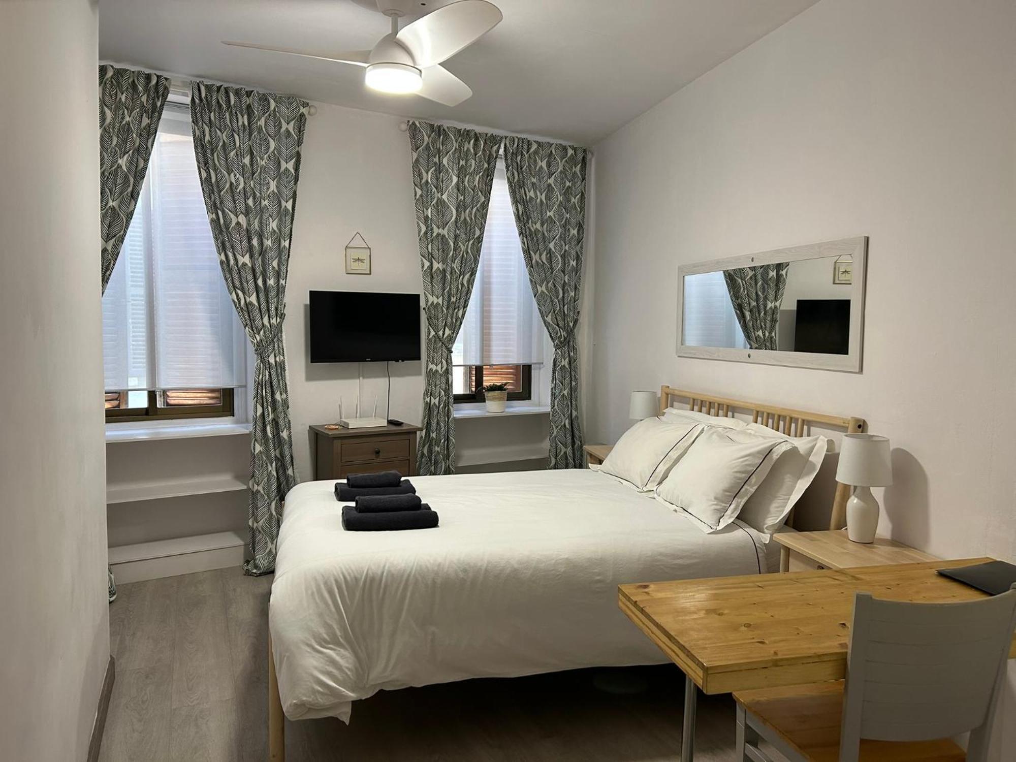 Engineer Lane House Hotel Гибралтар Екстериор снимка
